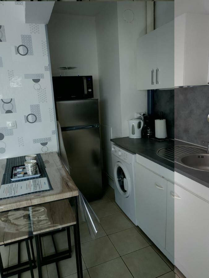 Le Petillant Pour 3 Personnes Sens Exterior photo