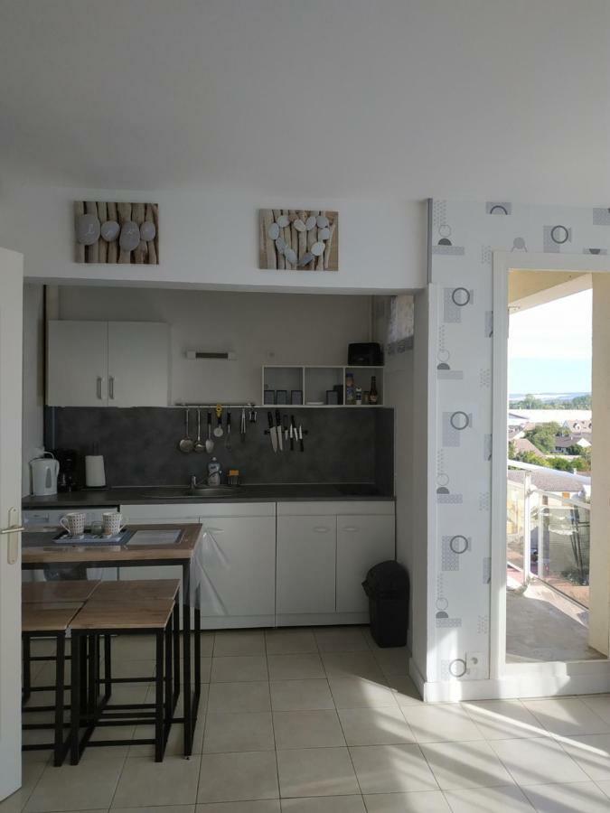 Le Petillant Pour 3 Personnes Sens Exterior photo