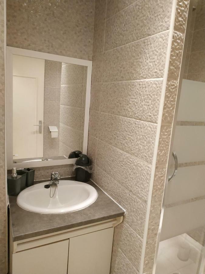 Le Petillant Pour 3 Personnes Sens Exterior photo